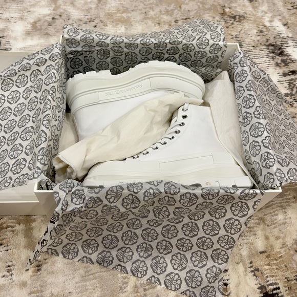 ❌SOLD❌ALEXANDER MCQUEEN
Tread Slick sneakers - Picture 14 of 15